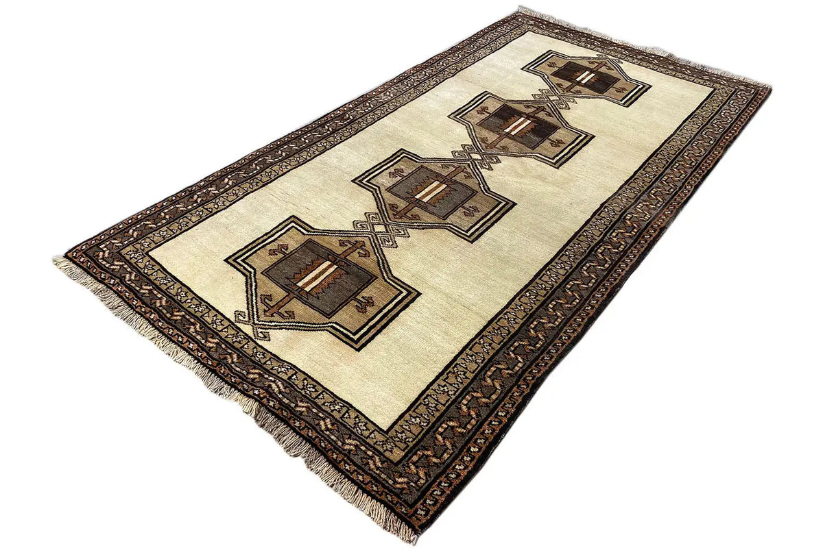 Oriental rug: arrangement of brown medallions on a beige background, border with ornaments.