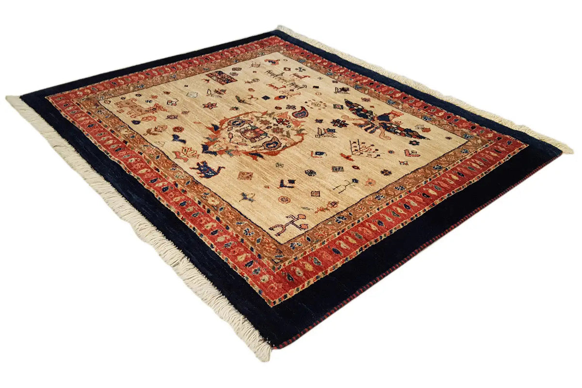 Oriental rug with a beige field, red border and dark edging, light-colored fringe.