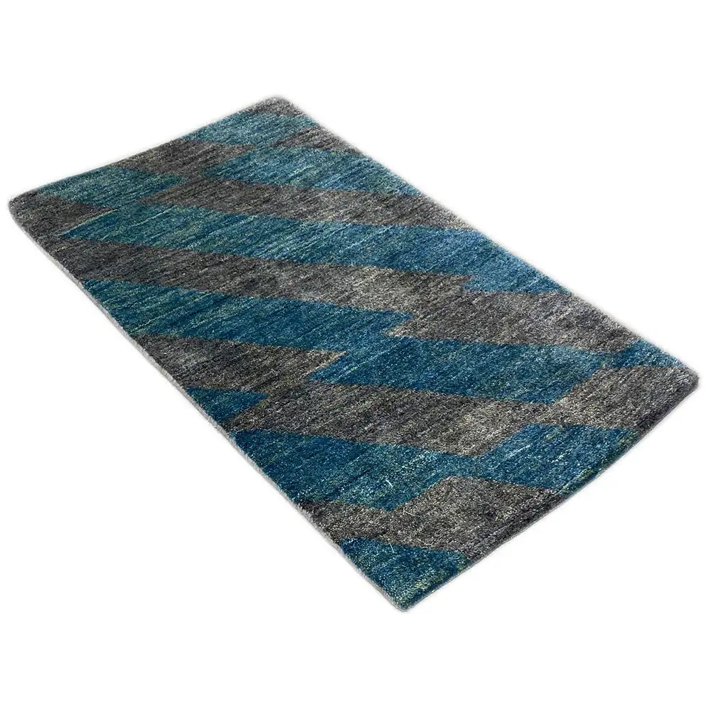 Rug with diagonal blue and gray stripes, geometric pattern, 90x55 cm