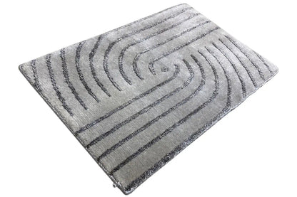 Rug with a gray background and a symmetrical linear pattern of interlocking arcs