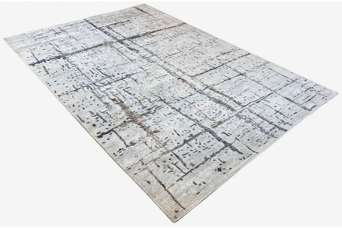 Hand-tufted rug 300x201 cm, diagonal view with a faded line pattern in beige/gray