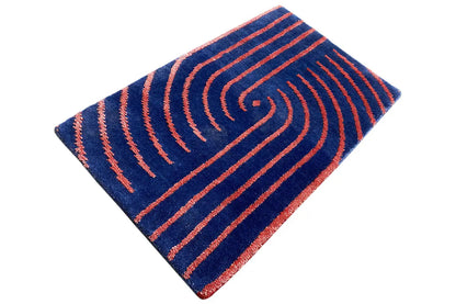 Rug 60x40 cm with blue pile and orange spiral lines, from the corner