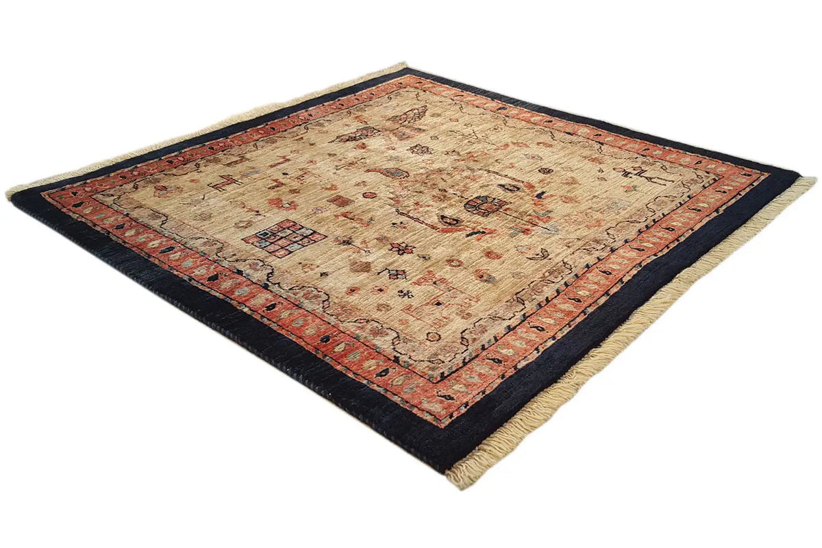 Square rug with ornamental borders, a beige background and dark edging, fringe