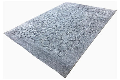 Hand-tufted rug, blue-gray scale relief, side top view
