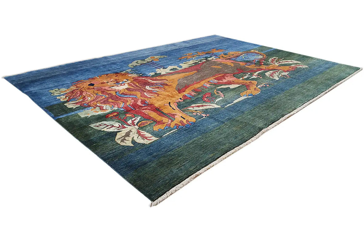 Carpet with a blue-green background and a colorful animal motif (lion) in the center