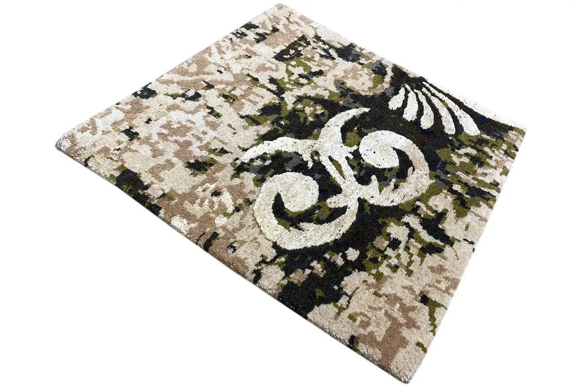 Square rug 60x60 cm with a beige background and black decoration with green spots