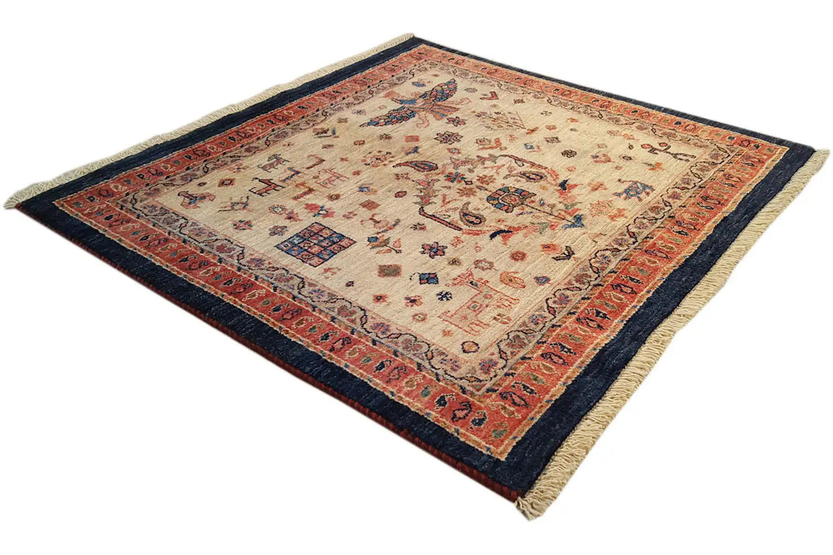 Qashqai exclusive rug with a beige center, red border, and dark blue edge