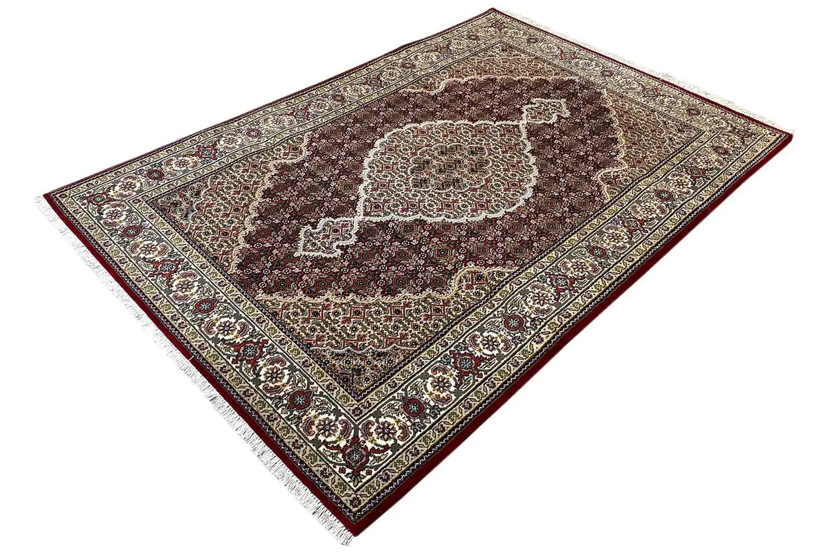 Indo Tabriz rug (185x125 cm) with border, central medallion, and fine details