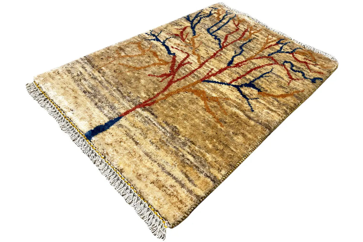 Gabbeh Lori rug (86x61 cm), laid out, beige background with a tree motif in blue/red, fringes.