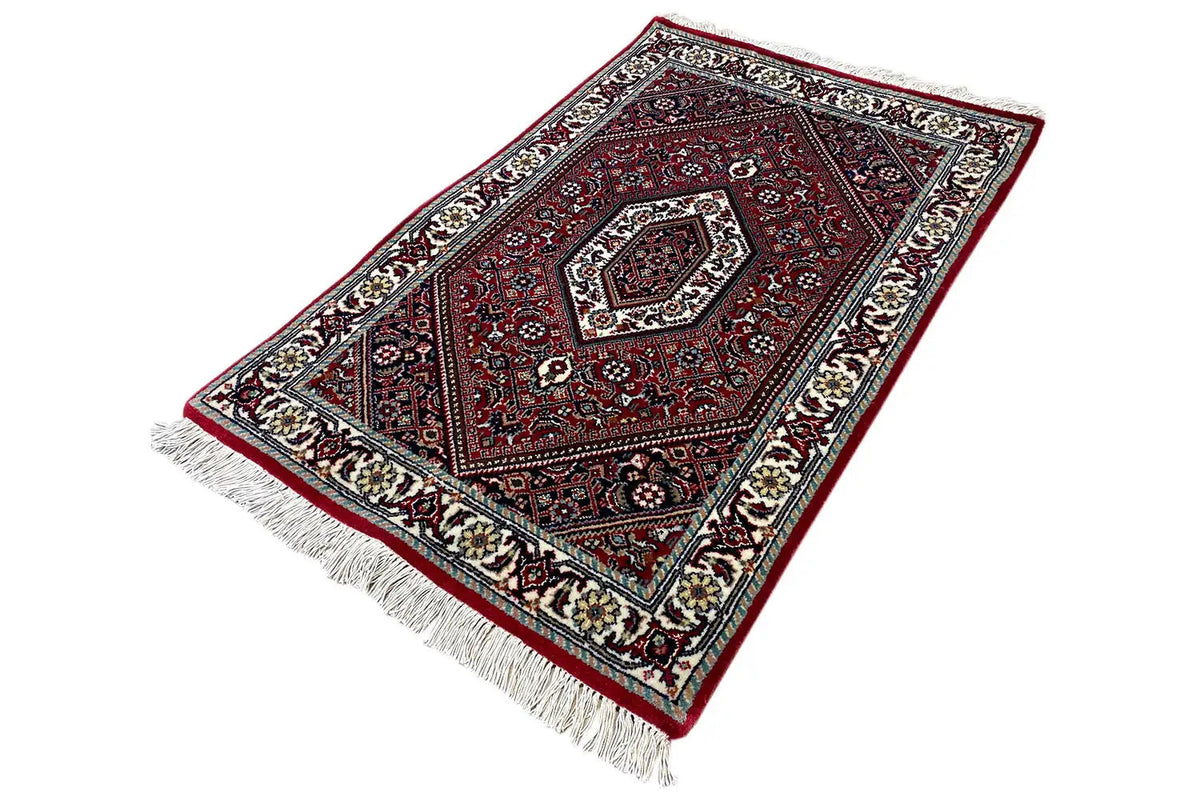 Rug (92x60 cm), laid out lengthwise: red pattern with medallion and fringe