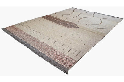 Beige kilim rug with a zigzag design in gray and brown, contrasting border and fringes