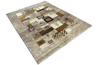 Gabbeh rug made of mottled material with a geometric pattern in beige and rust