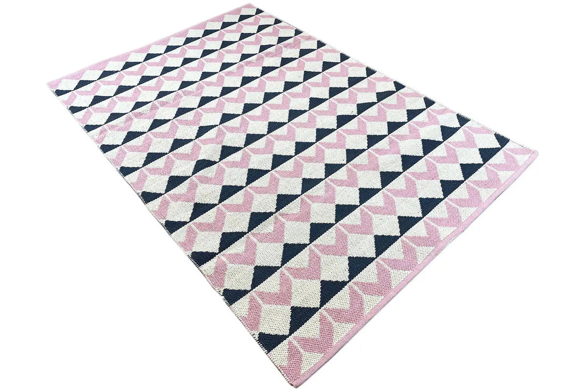 Kilim rug, top view, diagonal zigzag pattern in pink/white/dark blue
