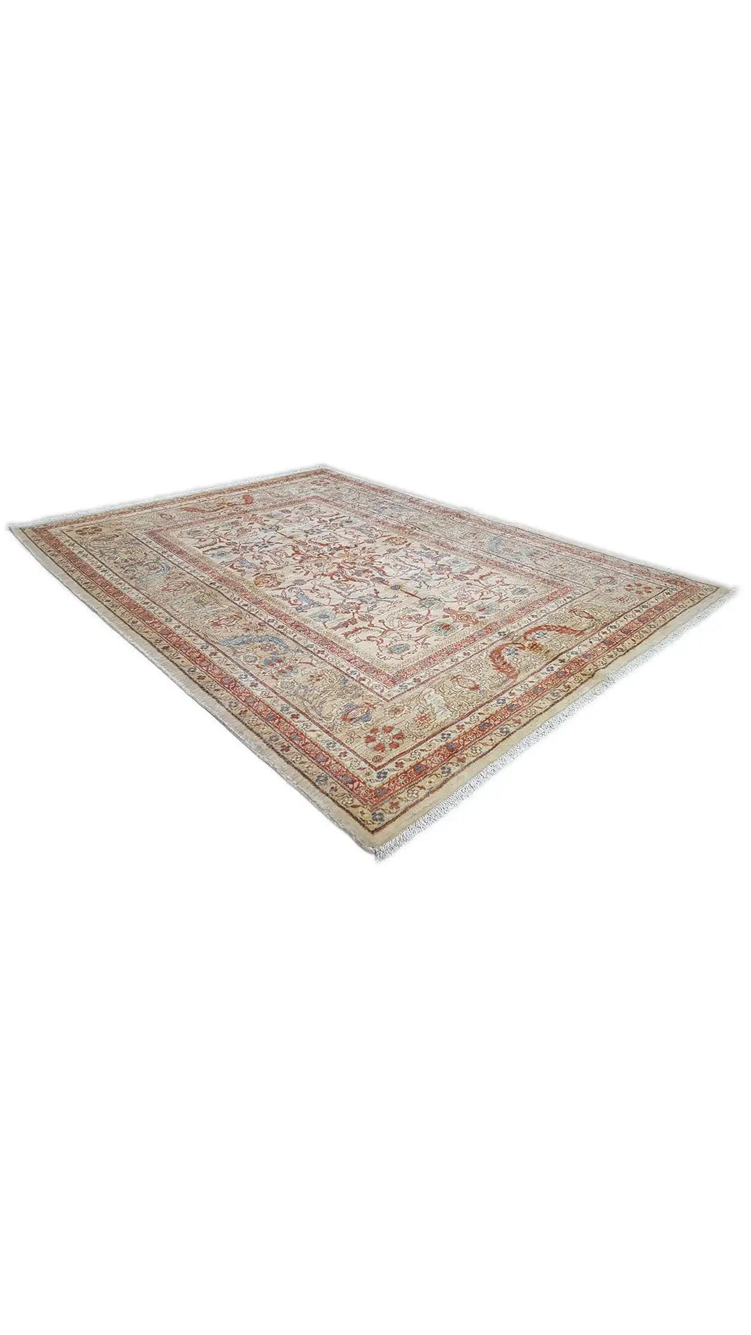 Sultan Abad exclusive rug, perspective from the corner: ornamental border and pattern.