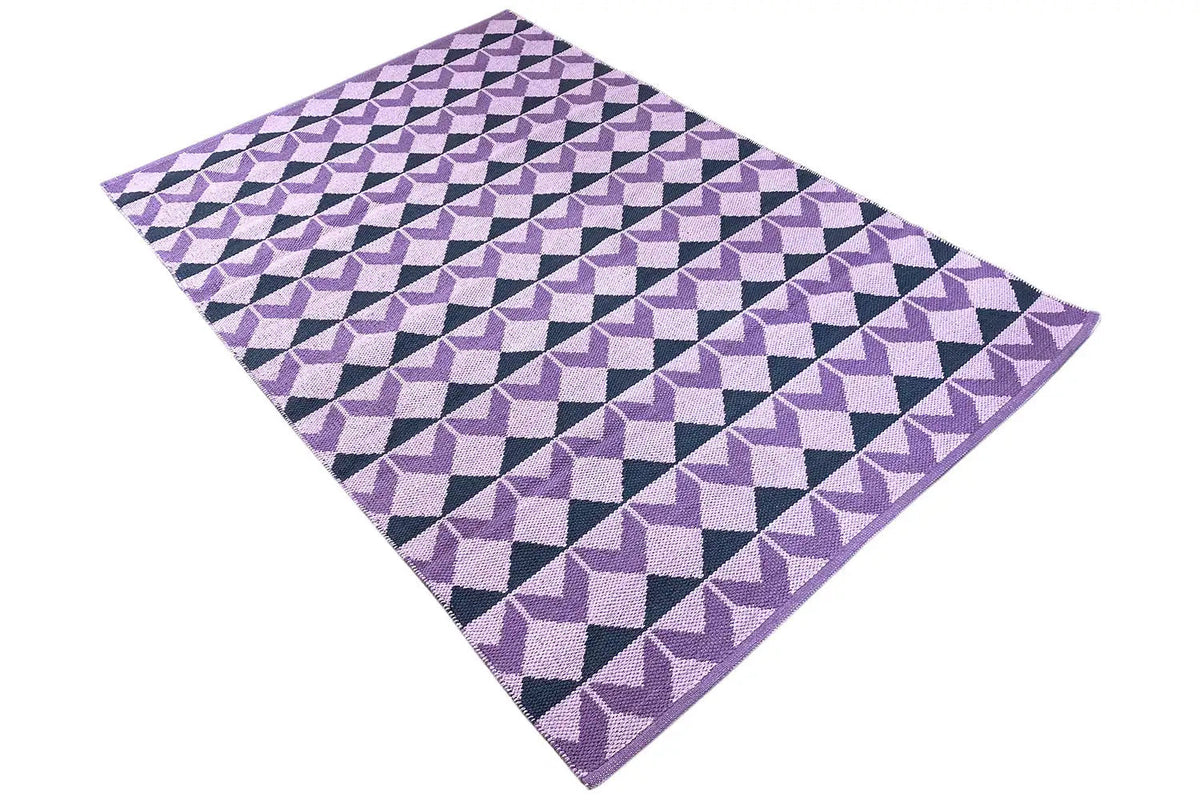 Folded kilim in purple with a geometric triangle and diamond pattern