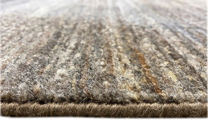 Gabbeh-Lori rug: close-up of the rug edge and pile height, mottled beige-gray