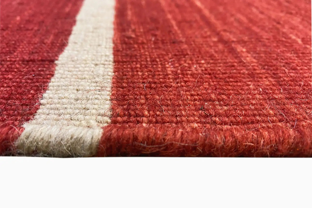 Kilim rug edge, red-beige stitching and fringes