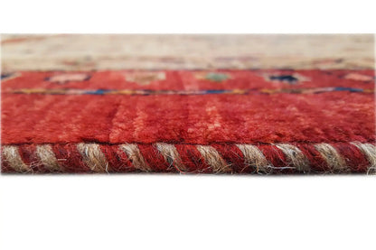 Qashqai luxury carpet, detail of the fringe and edge binding; red pile with dark accents