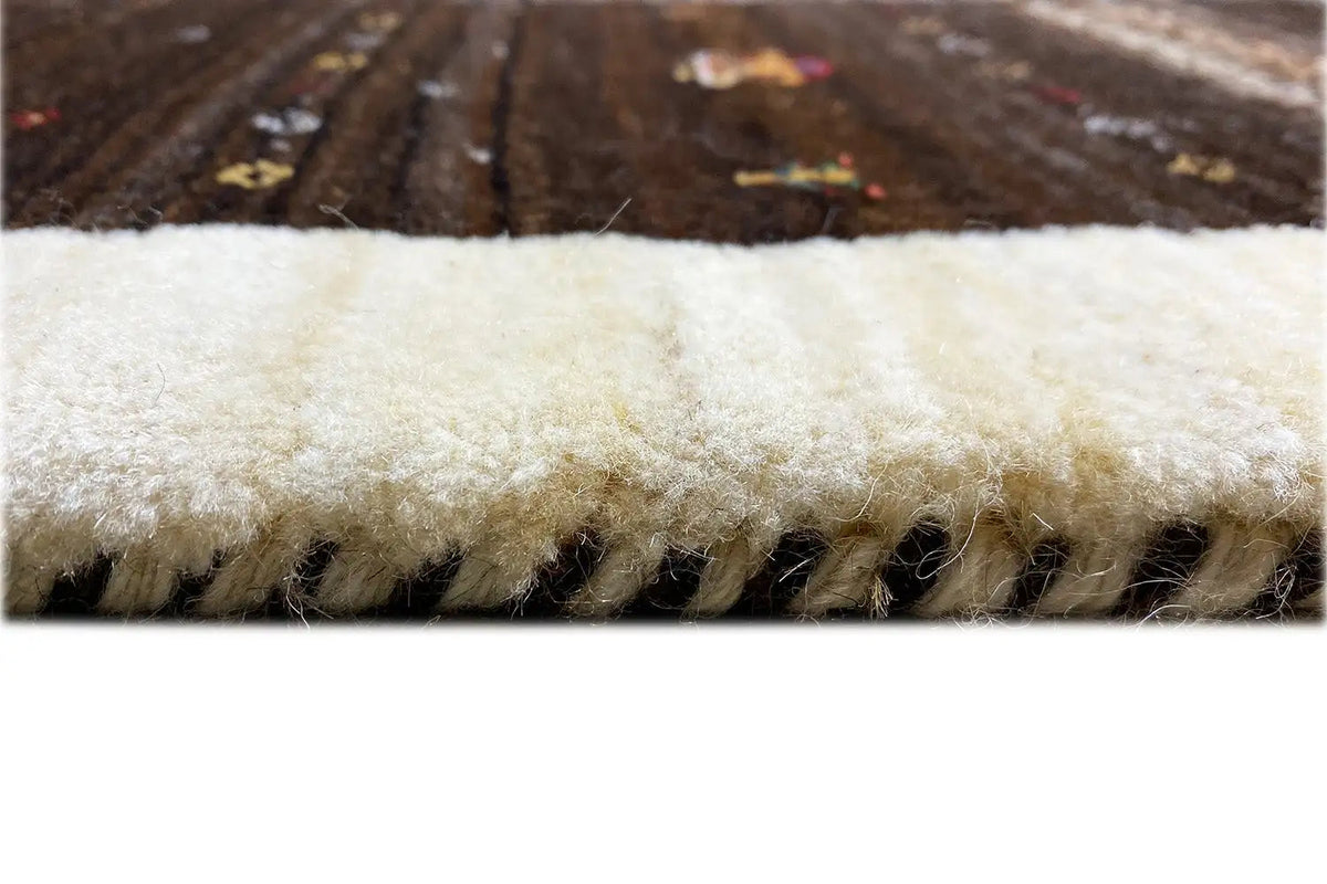 Rug edge with short pile and whitish fringed border