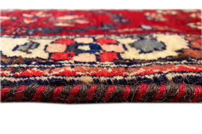 Rug edge with fringes and multicolored patterned pile