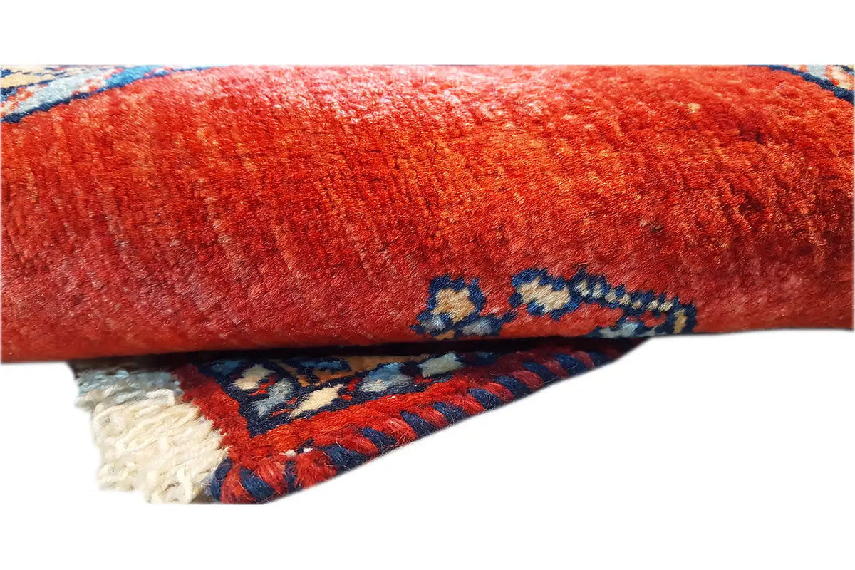 Detail: red carpet edge with blue ornament and beige fringe