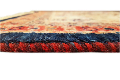 Qashqai exclusive carpet: side view with red edge and dark backing