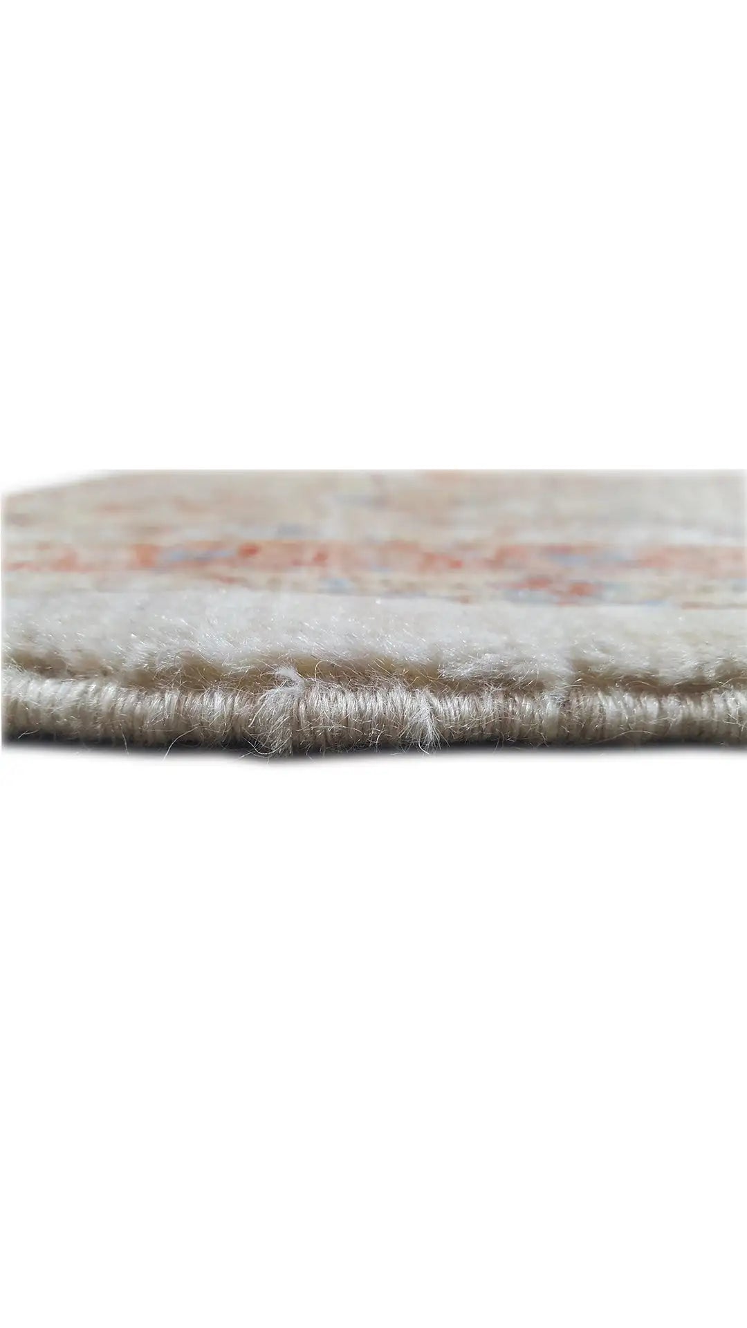 Sultan Abad exclusive rug: bound edge with fringe and multicolored woven pattern.