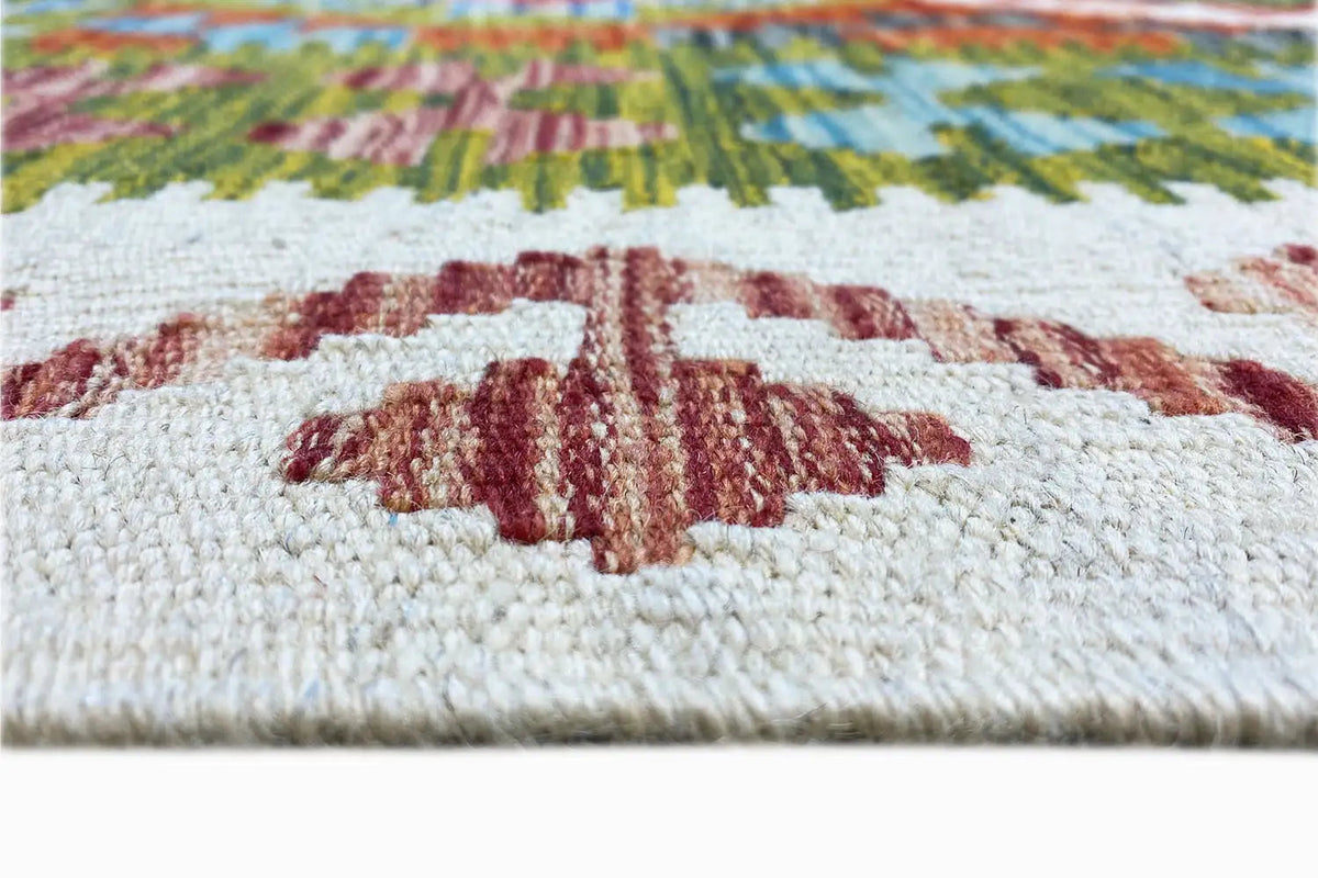 Close-up: Afghan kilim 200×150 cm with a fine woven texture and red medallion