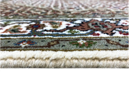 Indo Tabriz rug: close-up with fringes and a multicolored border pattern
