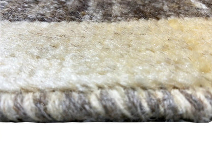 Gabbeh Lori rug 134x62 cm, close-up: soft pile with a beige-gray tassel border