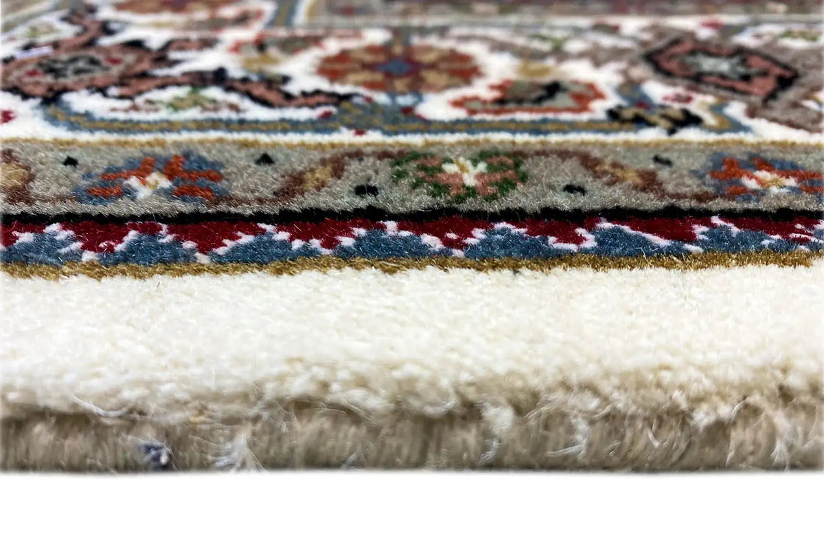 Indo Tabriz rug 181x120 cm, close-up of the pile height with fringes