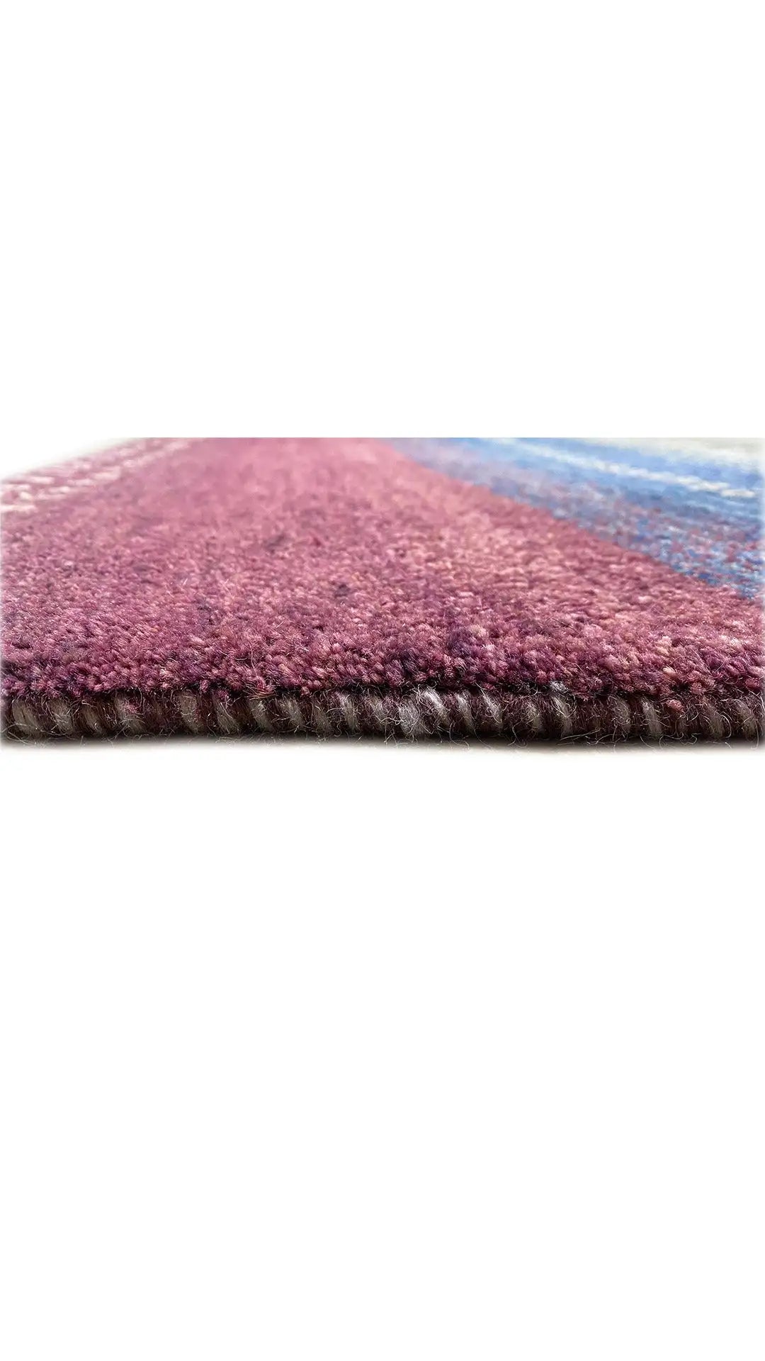 Gabbeh rug 200x148 cm, close-up of the pile height: burgundy rug edge