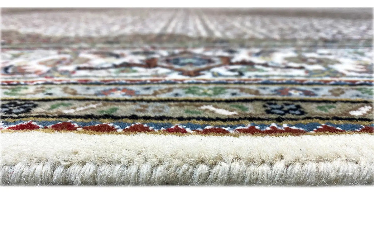 Indo Tabriz rug: Detail of the border and pile surface with fringes along the edge