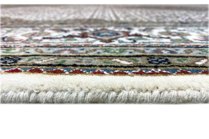 Indo Tabriz rug: Detail of the border and pile surface with fringes along the edge