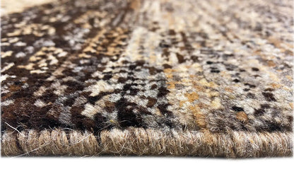 Gabbeh rug Lori: close-up, dark gray pile with a beige fringe edging around the border