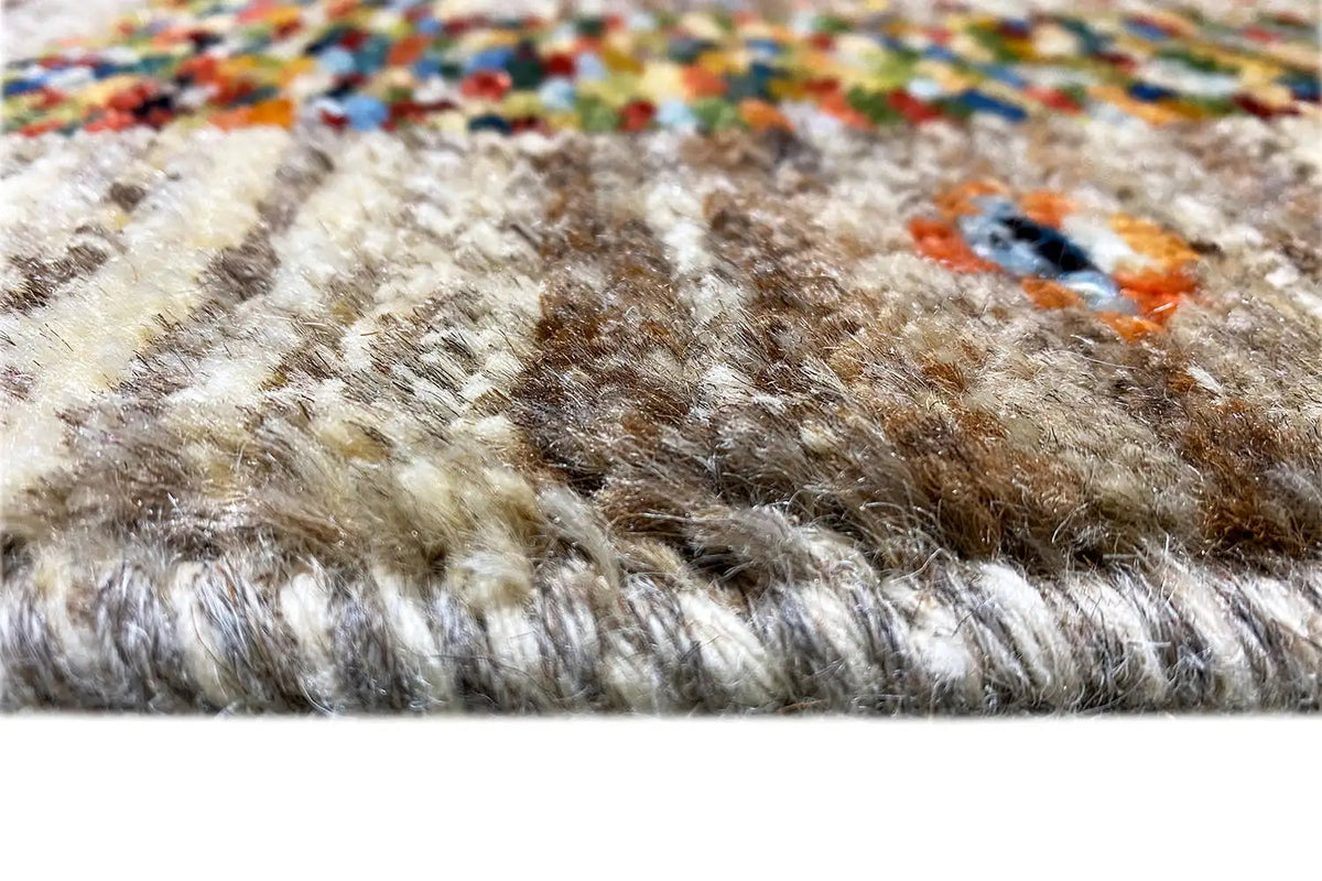 Carpet 139x98 cm, close-up of the pile end with a woolly tuft and colorful accents