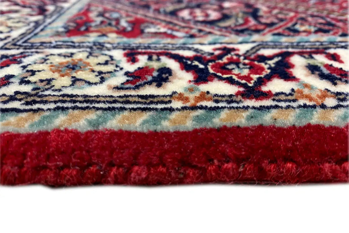 Carpet (92x60 cm) Detail: dark red pile edge with pattern and fringes