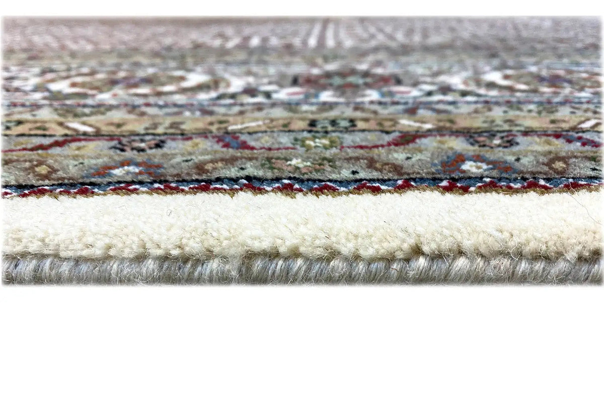 Indo Tabriz carpet, detail of the edge with fringes and short pile