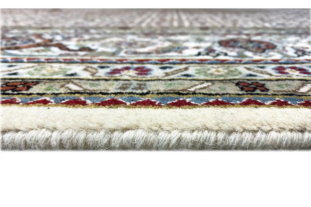 Indo Tabriz rug close-up: border pattern with fringes and pile.