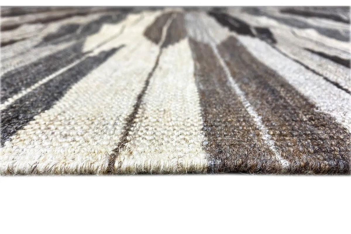 Kilim-Qashqai rug, close-up of the pile and edge in beige, gray, and brown