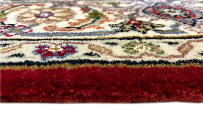 Indo-Tabriz rug: red pile at the edge with fine fringe