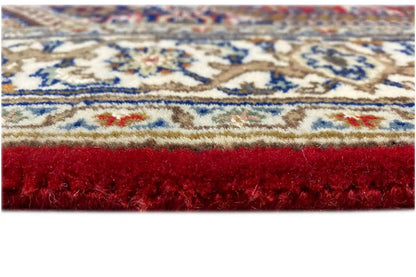 Bidjar runner, close-up of the edge: red pile border with a beige patterned band