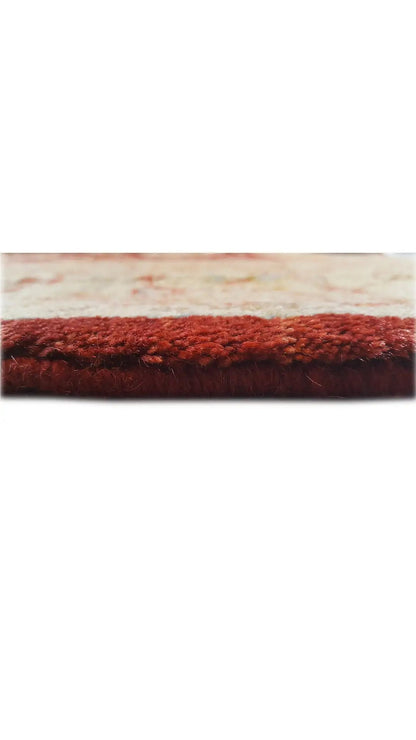 Sultan Abad Exclusive Oriental Rug: close-up of dark pile, side border