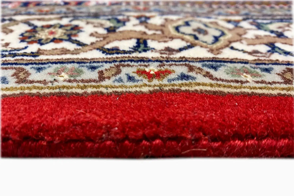 Bidjar runner: red pile at the edge and multicolored border, cross-sectional view.