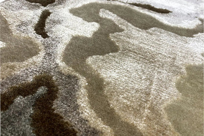 Designer rug 4966 detail view: texture and abstract pattern in gray and beige