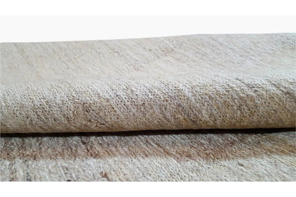 Kelim Qashqai rug: close-up of the woven texture and rug thickness at the edge