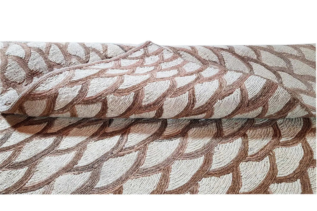 Rug edge with woven finish and fringe, beige with brown