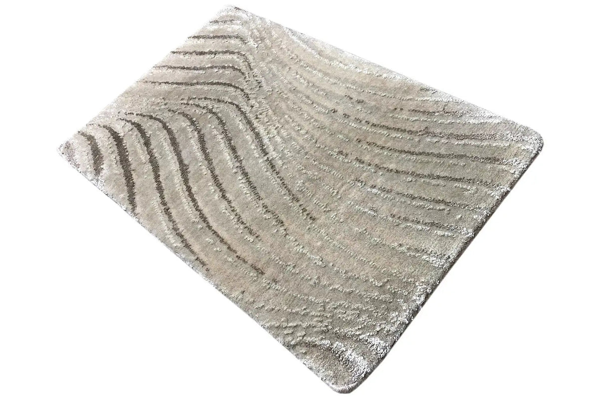 Light gray rug with a wavy line pattern, low-pile and flat-laying