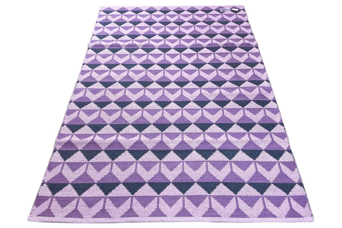 Rectangular purple kilim with diamond and triangular ornaments in the pattern