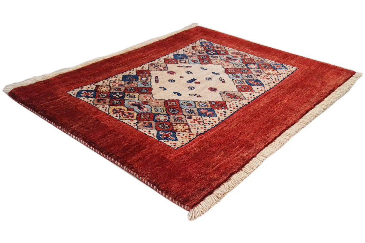 Red carpet 74x60 cm with a geometric pattern in the center and a surrounding border